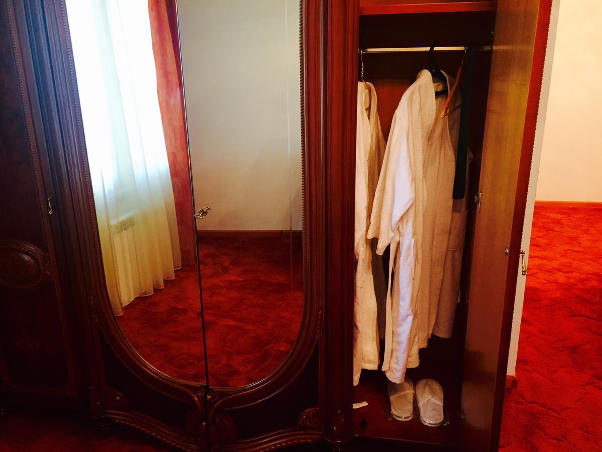 Hotel Ark Ms Taraz Esterno foto