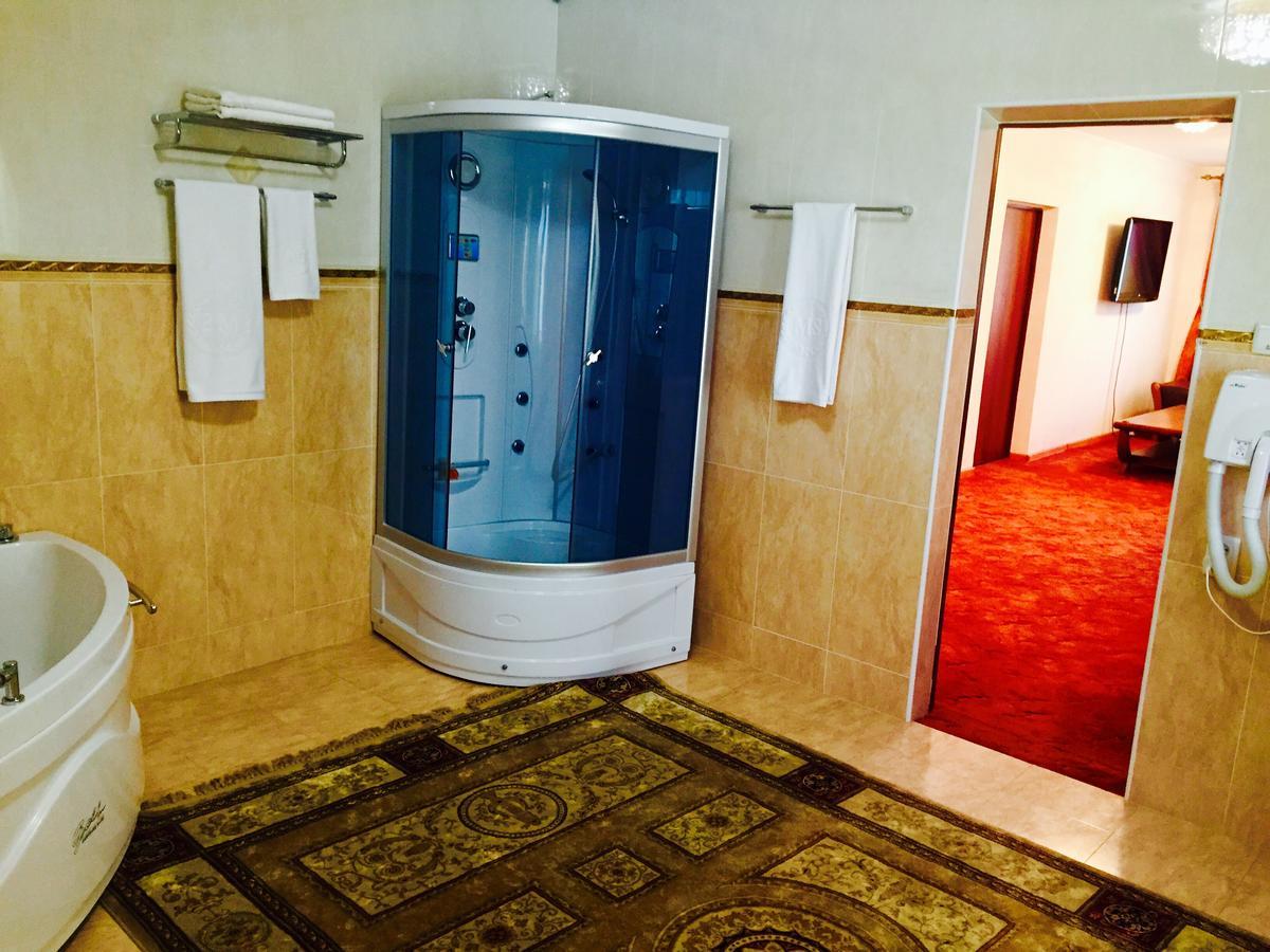 Hotel Ark Ms Taraz Esterno foto