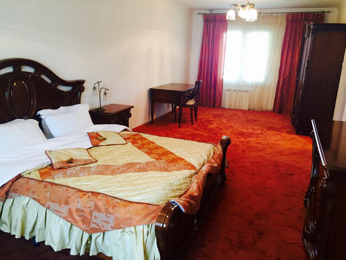 Hotel Ark Ms Taraz Esterno foto
