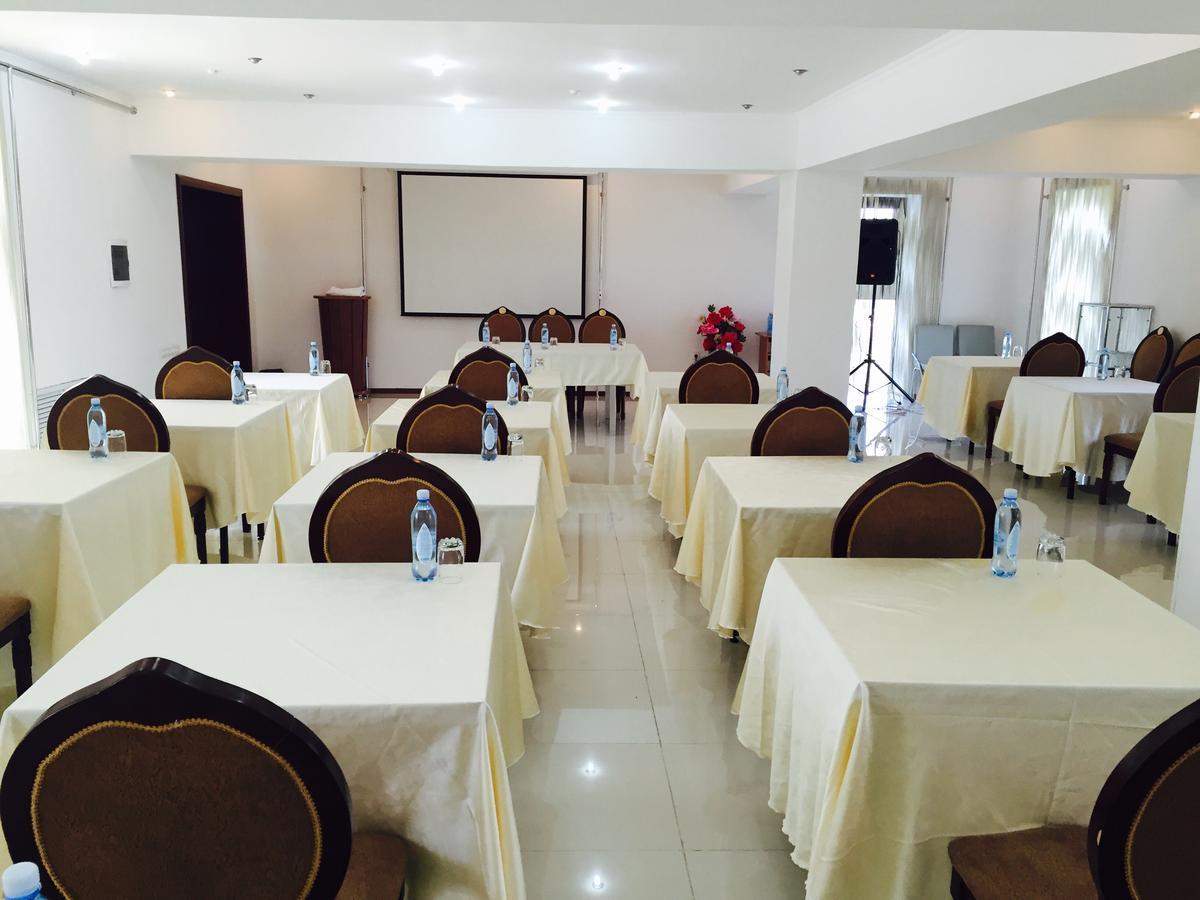 Hotel Ark Ms Taraz Esterno foto