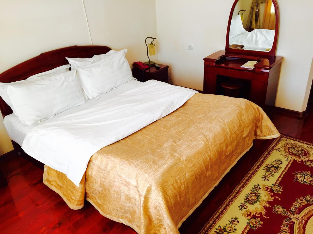 Hotel Ark Ms Taraz Esterno foto