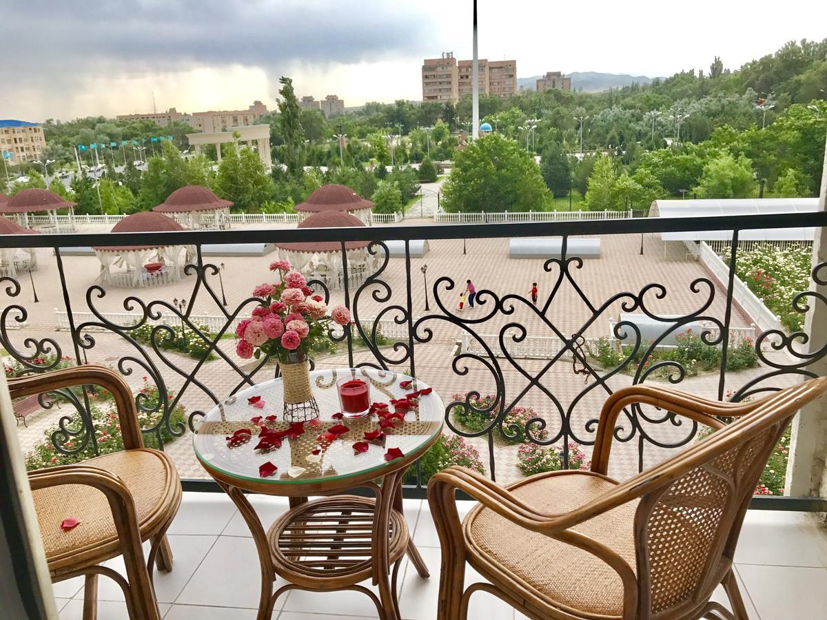 Hotel Ark Ms Taraz Esterno foto