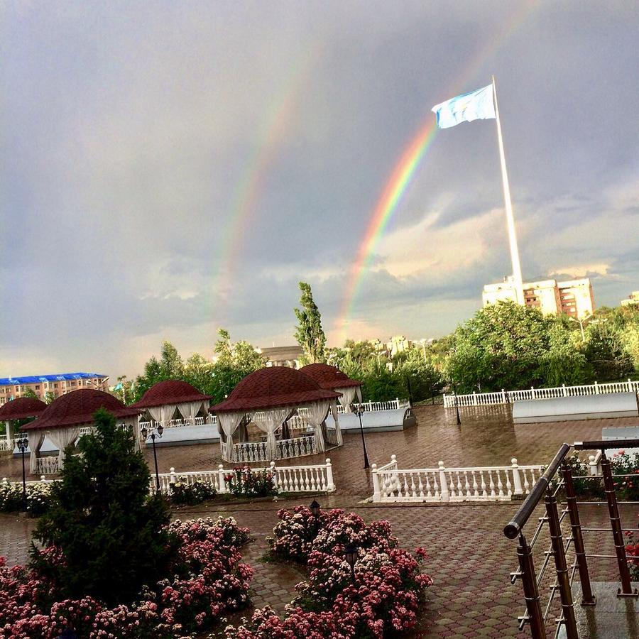 Hotel Ark Ms Taraz Esterno foto